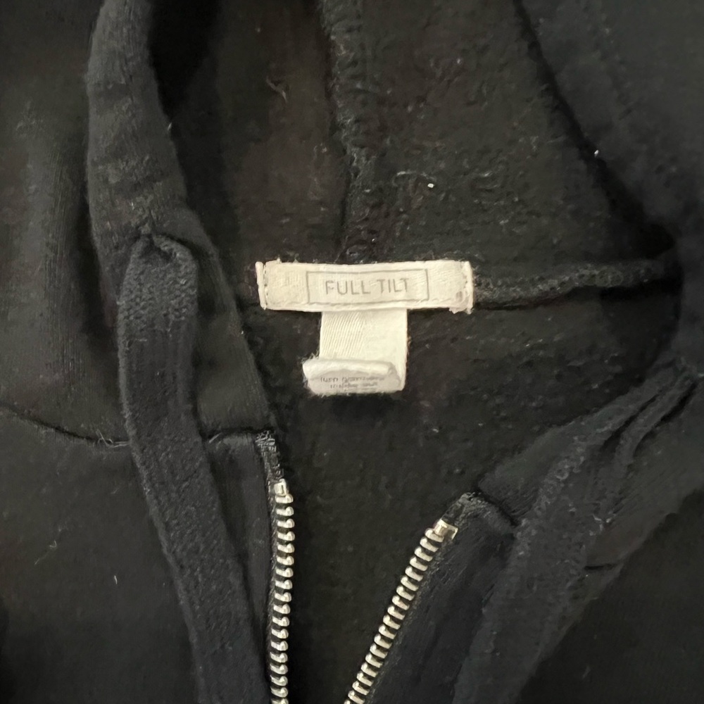 Tilly’s women sweatshirt.